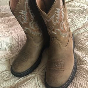 Ariat boot size 6.5 fits size 7 too